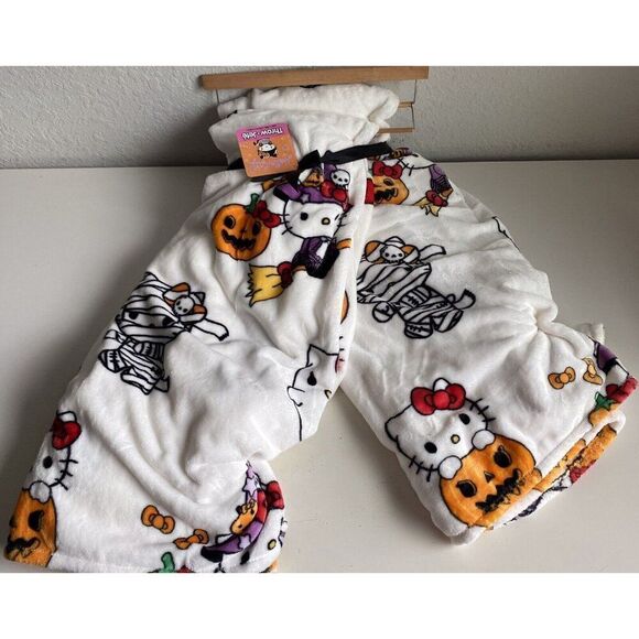 2 Pack Hello Kitty Halloween Throw Blanket Witch Broom Ghost Mummy Pumpkin NEW - Picture 1 of 15